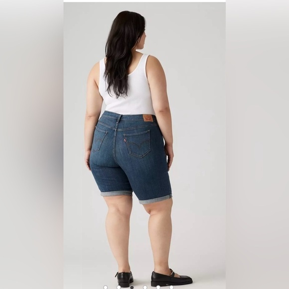 Levi CLASSIC BERMUDA WOMEN'S SHORTS (PLUS SIZE) Women's Denim Shorts Size: 20 W - Picture 4 of 12